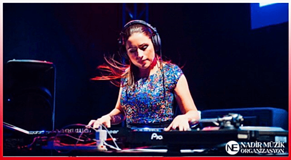 BAYAN MÜZİK, KAMERA